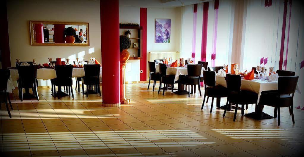 Hotel Primula Тройсдорф Экстерьер фото