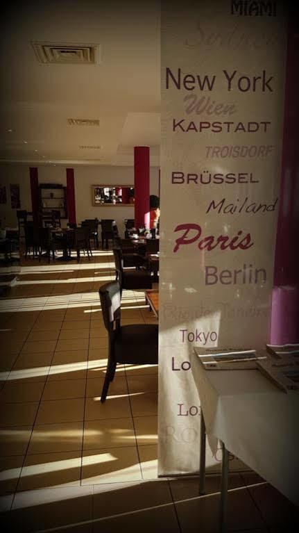 Hotel Primula Тройсдорф Экстерьер фото