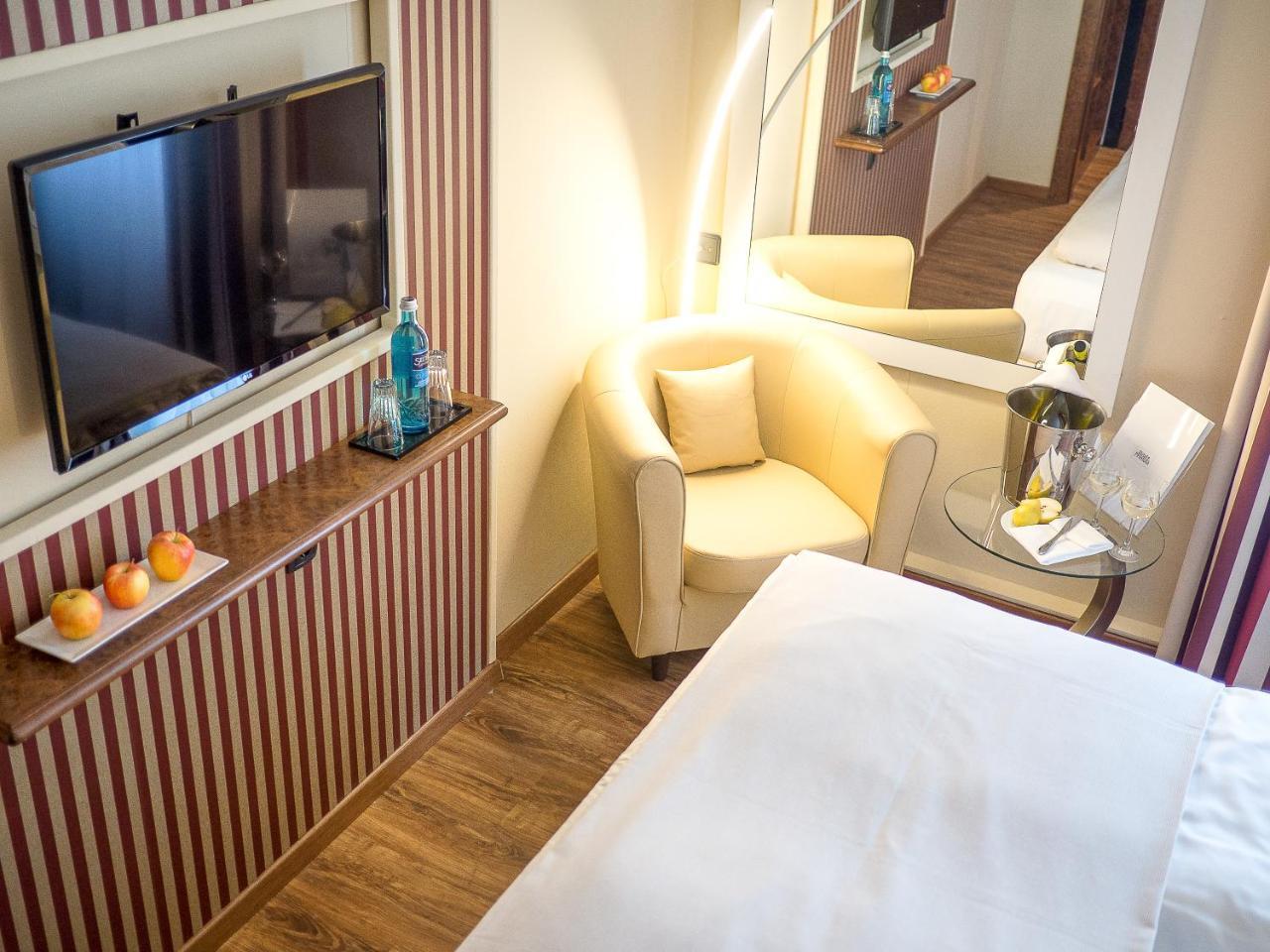 Hotel Primula Тройсдорф Экстерьер фото